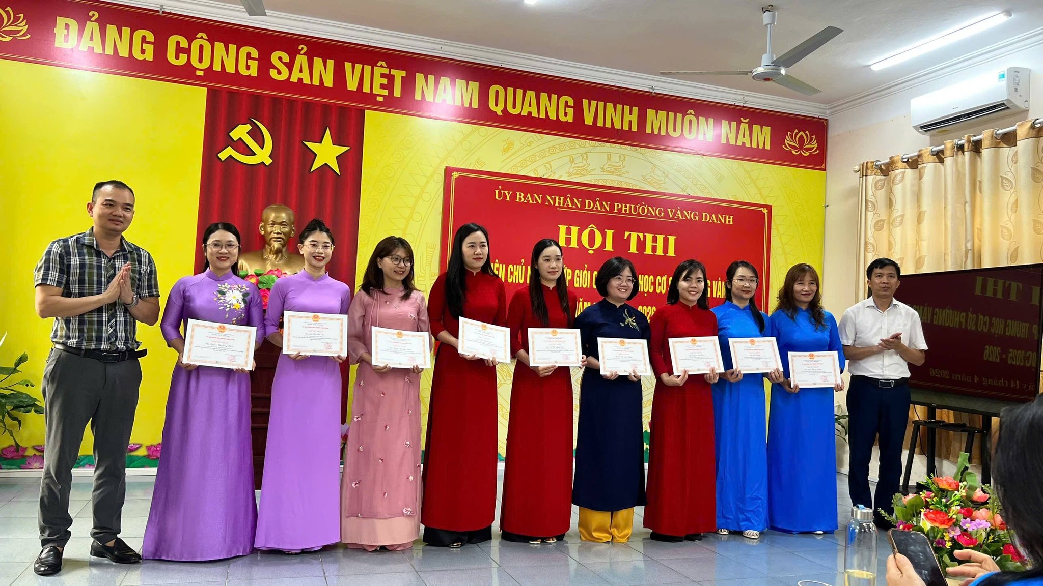 NHỮNG “NGƯỜI LÁI ĐÒ” THẦM LẶNG: VINH DANH CÁC GIÁO VIÊN CHỦ NHIỆM GIỎI CẤP TRUNG HỌC CƠ SỞ PHƯỜNG VÀNG DANH.